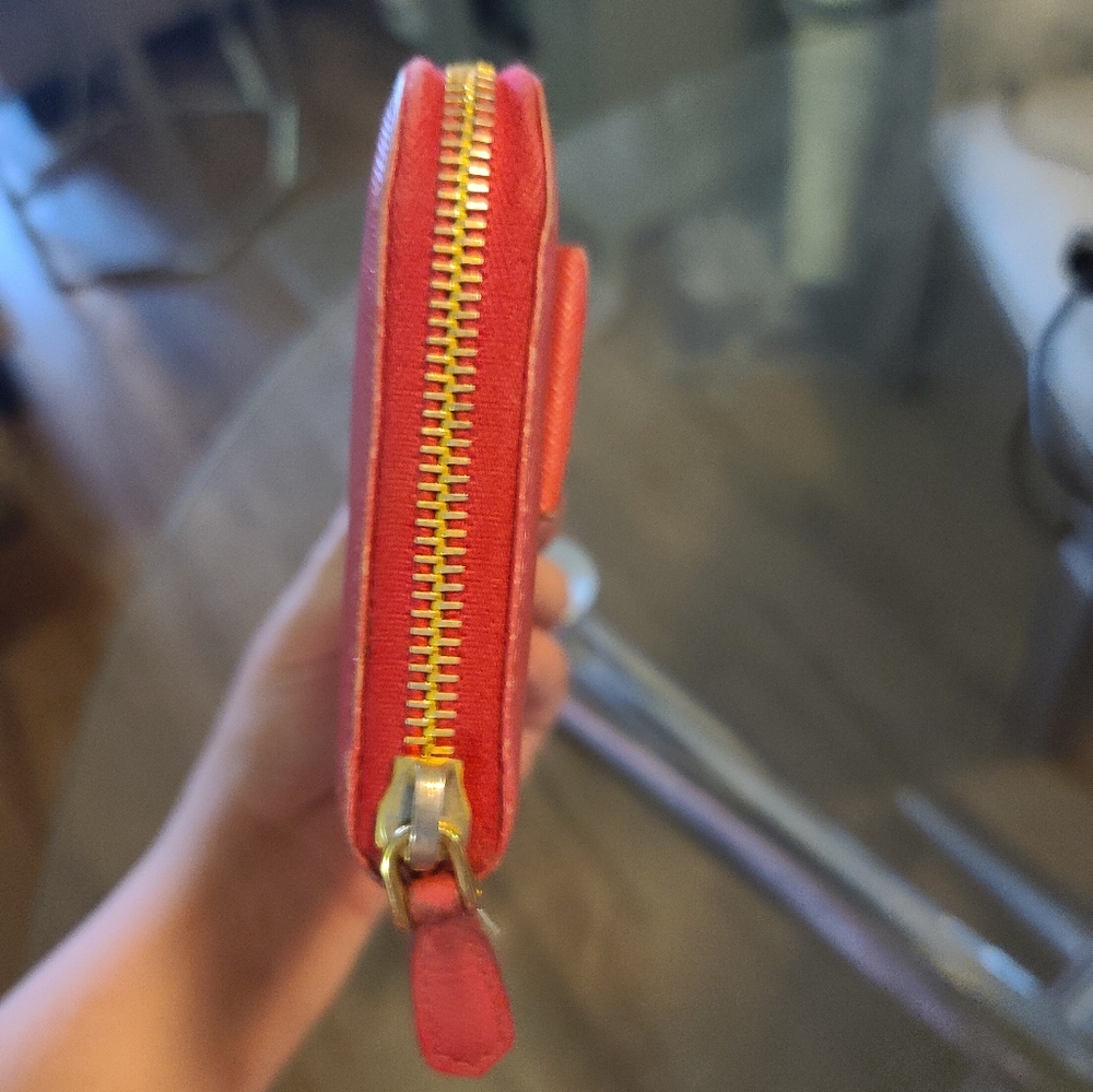 Red Prada Wallet - Picture 4 of 5